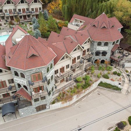 The Castle At Swan Lake Vernon Exteriér fotografie